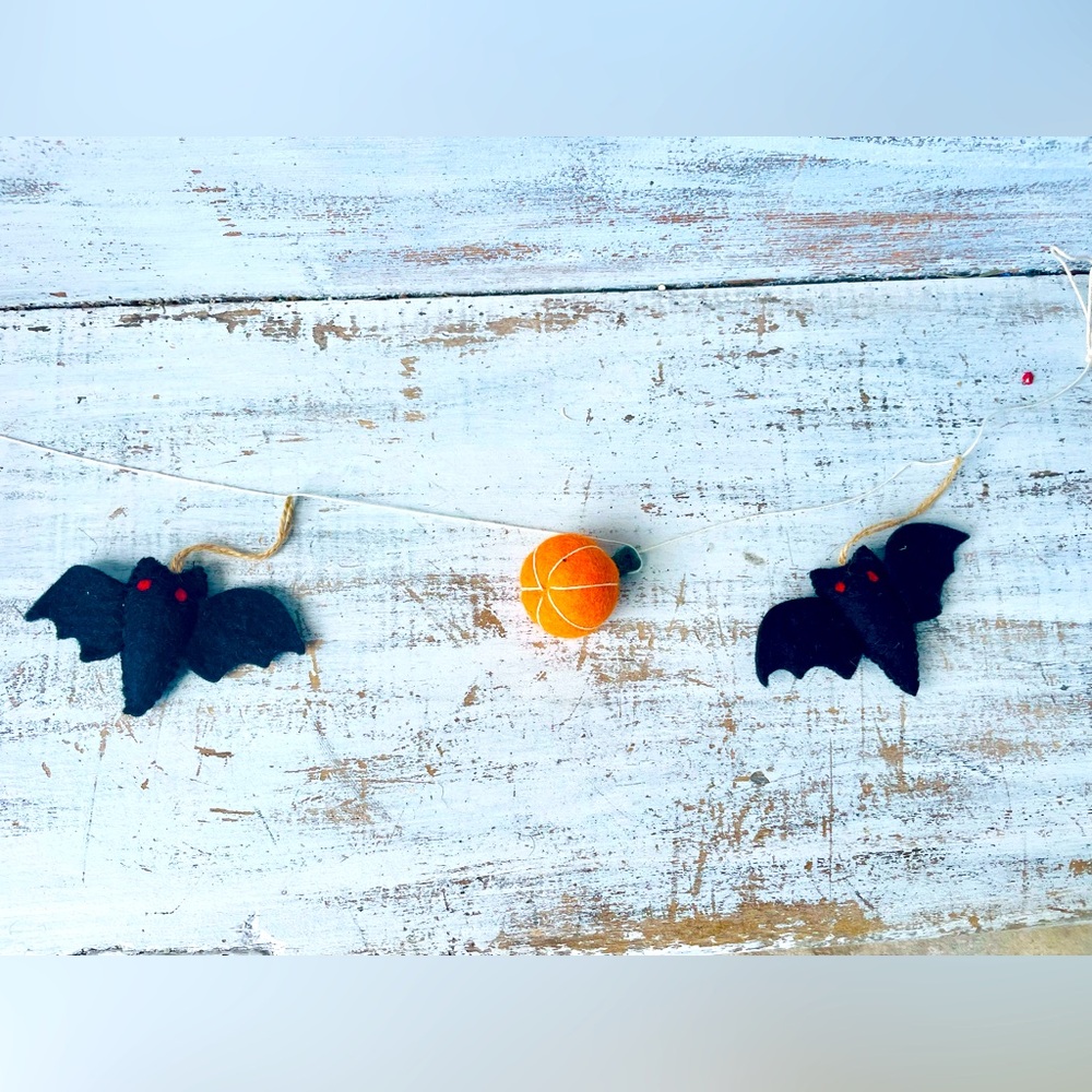 *Bats and Pumpkins Halloween Felt Garland